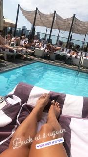 Charly Arnolt feet photo thumbnail