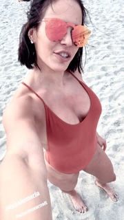 Charly Arnolt feet photo thumbnail