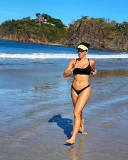 Charly Arnolt feet photo thumbnail