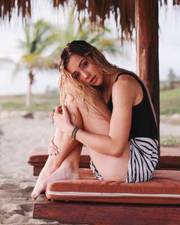Charly Jordan feet photo thumbnail