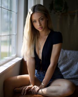 Charly Jordan feet photo thumbnail