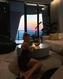 Charly Jordan feet photo thumbnail