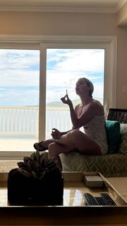 Charly Jordan feet photo thumbnail
