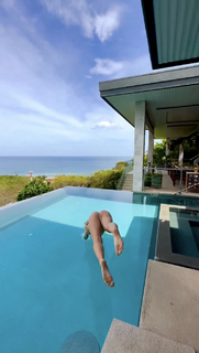 Charly Jordan feet photo thumbnail