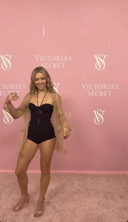 Charly Jordan feet photo thumbnail
