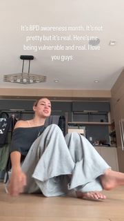 Charly Jordan feet photo thumbnail