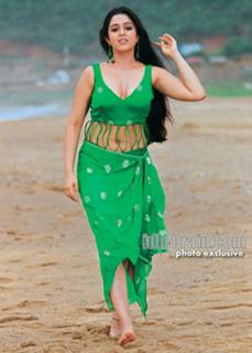 Charmi Kaur feet photo 3
