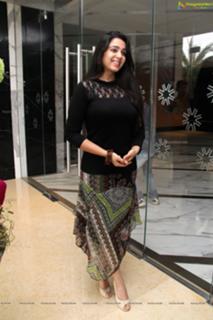 Charmi Kaur feet photo 13