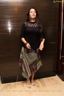 Charmi Kaur feet photo 9
