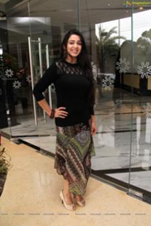 Charmi Kaur feet photo 8