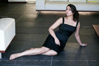 Charmi Kaur feet photo 3