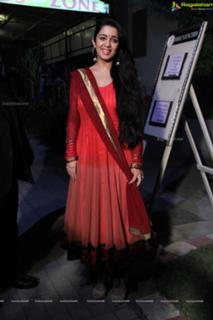 Charmi Kaur feet photo 16