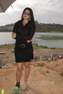 Charmi Kaur feet photo 15