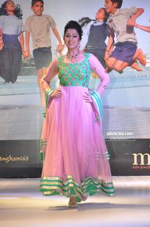 Charmi Kaur feet photo 3