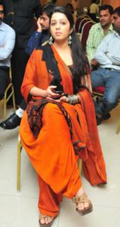 Charmi Kaur feet photo 13