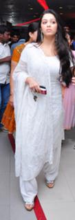 Charmi Kaur feet photo 5