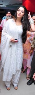 Charmi Kaur feet photo 4