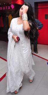 Charmi Kaur feet photo 2