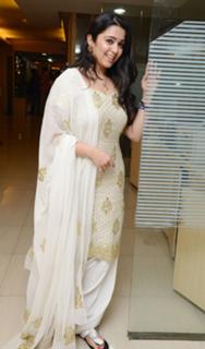 Charmi Kaur feet photo 19