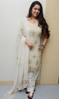 Charmi Kaur feet photo 16