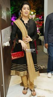 Charmi Kaur feet photo 5