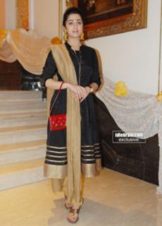 Charmi Kaur feet photo 1