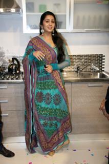 Charmi Kaur feet photo 4