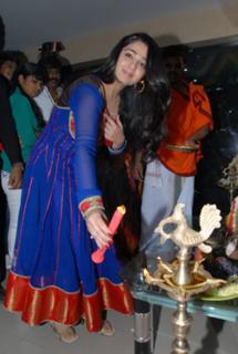 Charmi Kaur feet photo 15