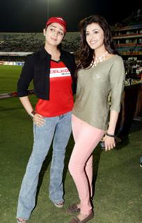 Charmi Kaur feet photo 13