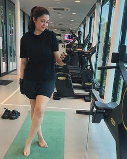 Charmi Kaur feet photo 3