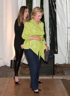 Chelsea Clinton feet photo thumbnail