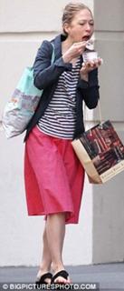 Chelsea Clinton feet photo thumbnail