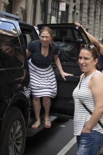 Chelsea Clinton feet photo thumbnail