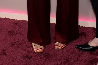 Chelsea Clinton feet photo thumbnail