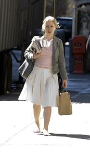 Chelsea Clinton feet photo thumbnail