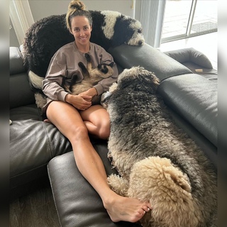 Chelsea Green feet photo thumbnail