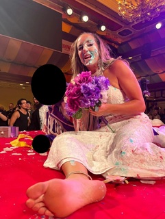 Chelsea Green feet photo thumbnail
