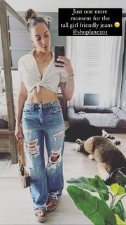 Chelsea Green feet photo thumbnail