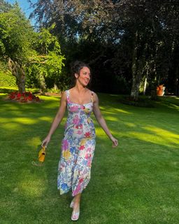 Chelsea Green feet photo thumbnail