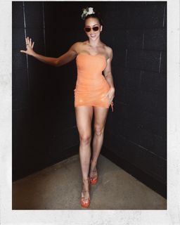 Chelsea Green feet photo thumbnail