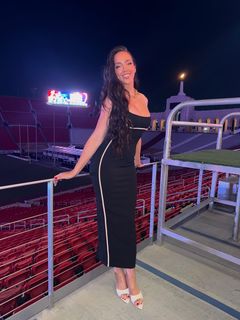 Chelsea Green feet photo thumbnail