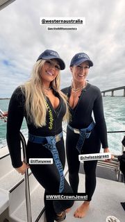 Chelsea Green feet photo thumbnail