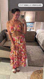 Chelsea Green feet photo thumbnail