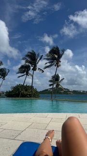 Chelsea Green feet photo thumbnail