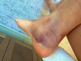 Chelsea Green feet photo 13
