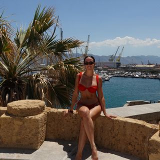 Chelsea Green feet photo 4