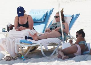 Chelsea Handler feet photo thumbnail