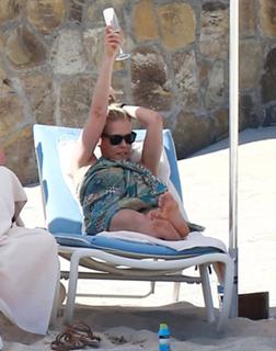 Chelsea Handler feet photo thumbnail