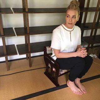 Chelsea Handler feet photo thumbnail