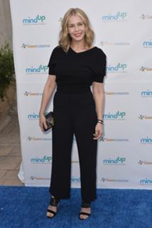 Chelsea Handler feet photo thumbnail
